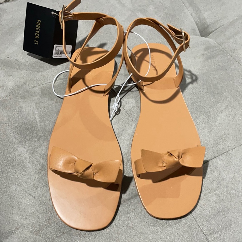Nude sandals with bow